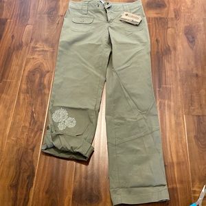 Vintage Columbia sportswear company. Sage. Regular length and capris style